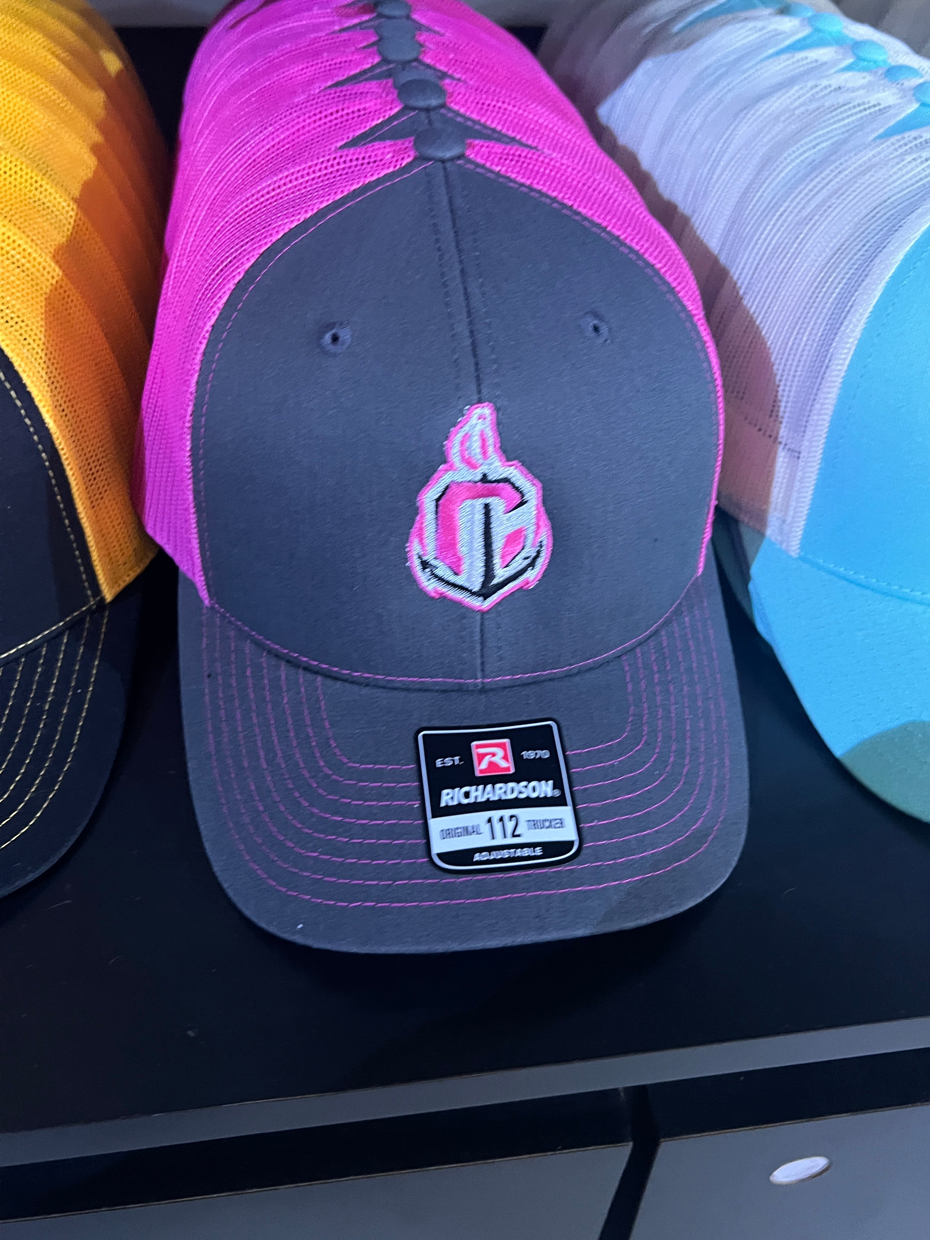 Gorra Pasteles logo arecibo