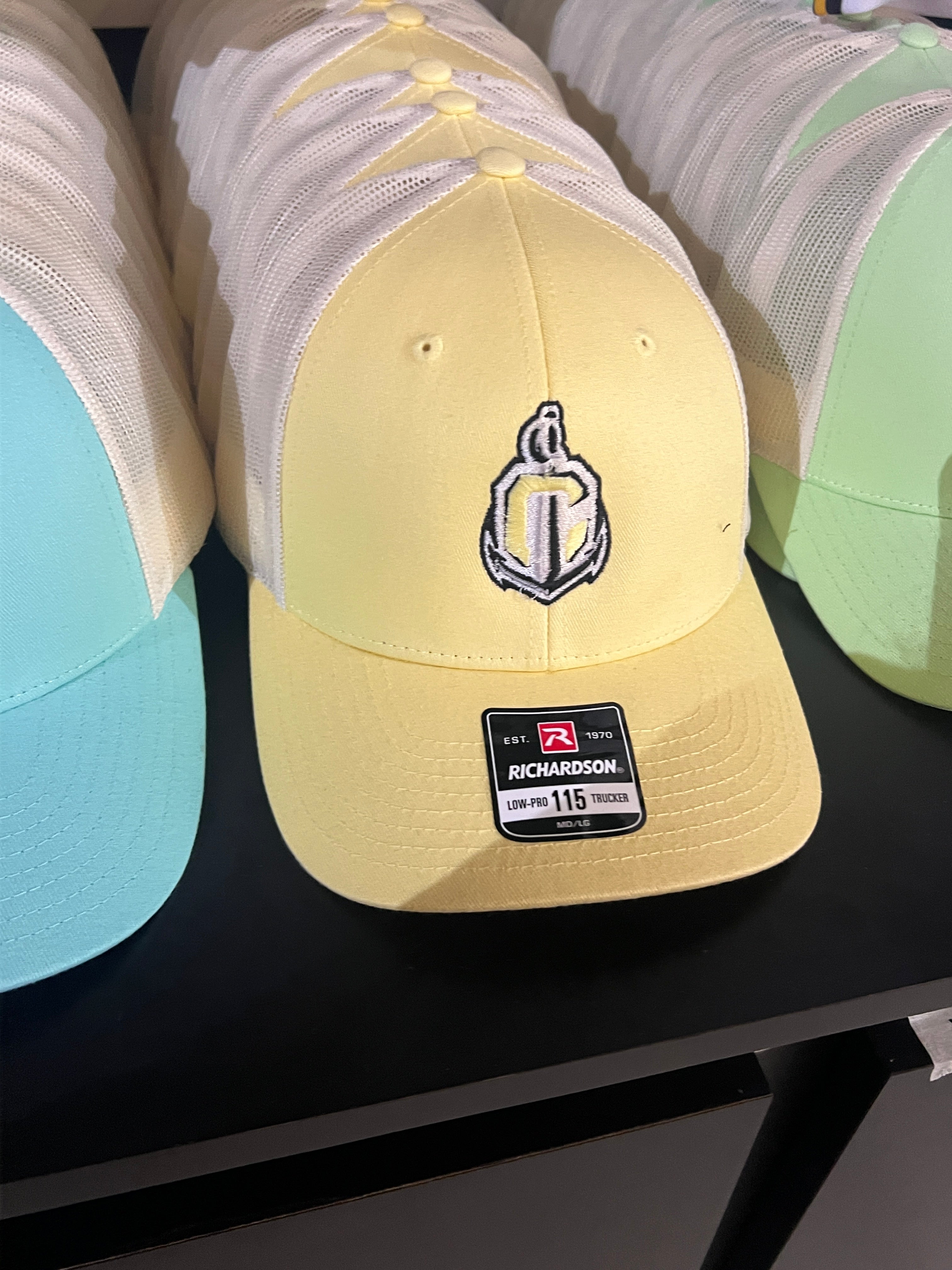 Gorra Pasteles logo arecibo